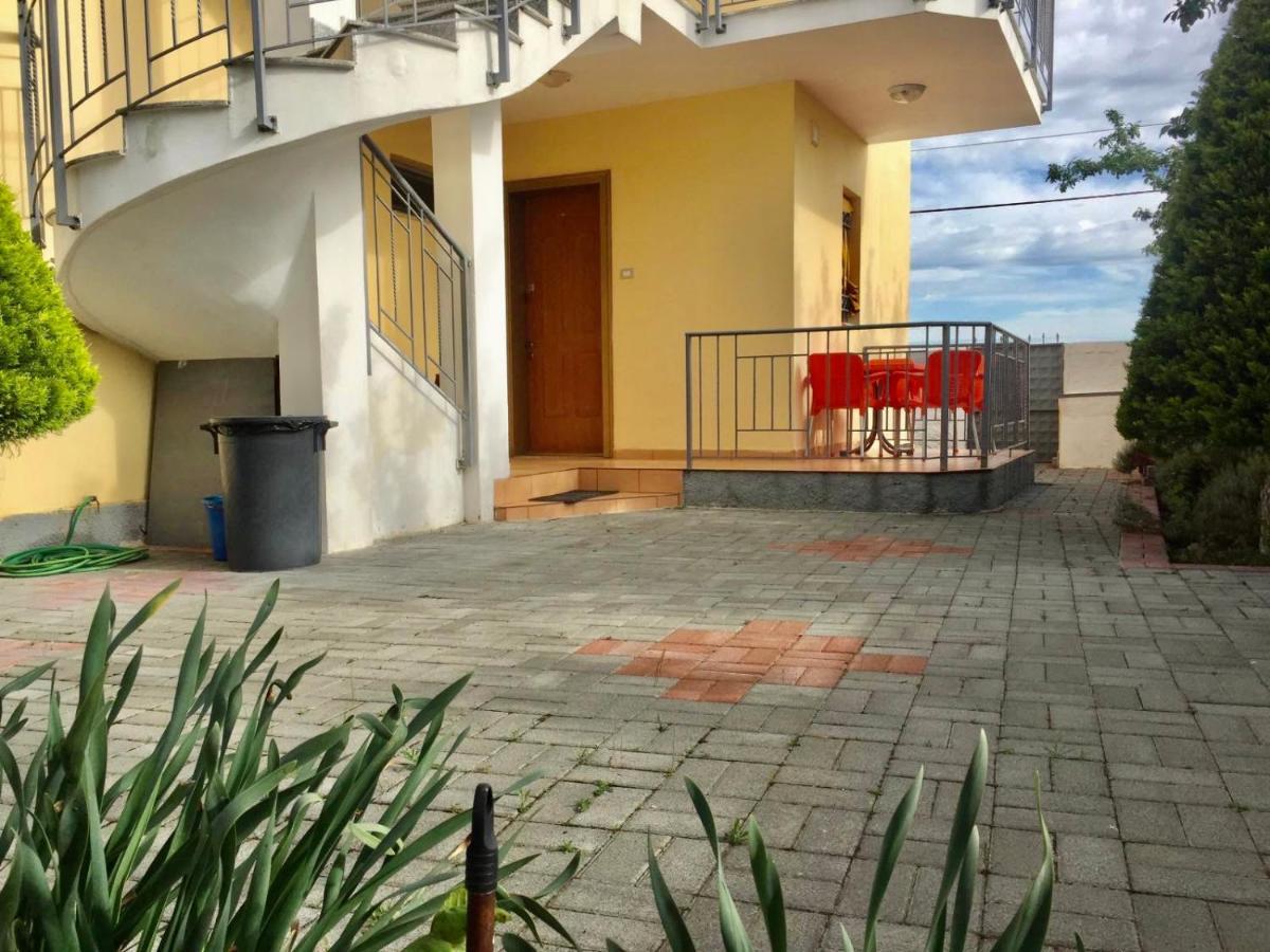 Shyqi Apartments Велипойе Экстерьер фото